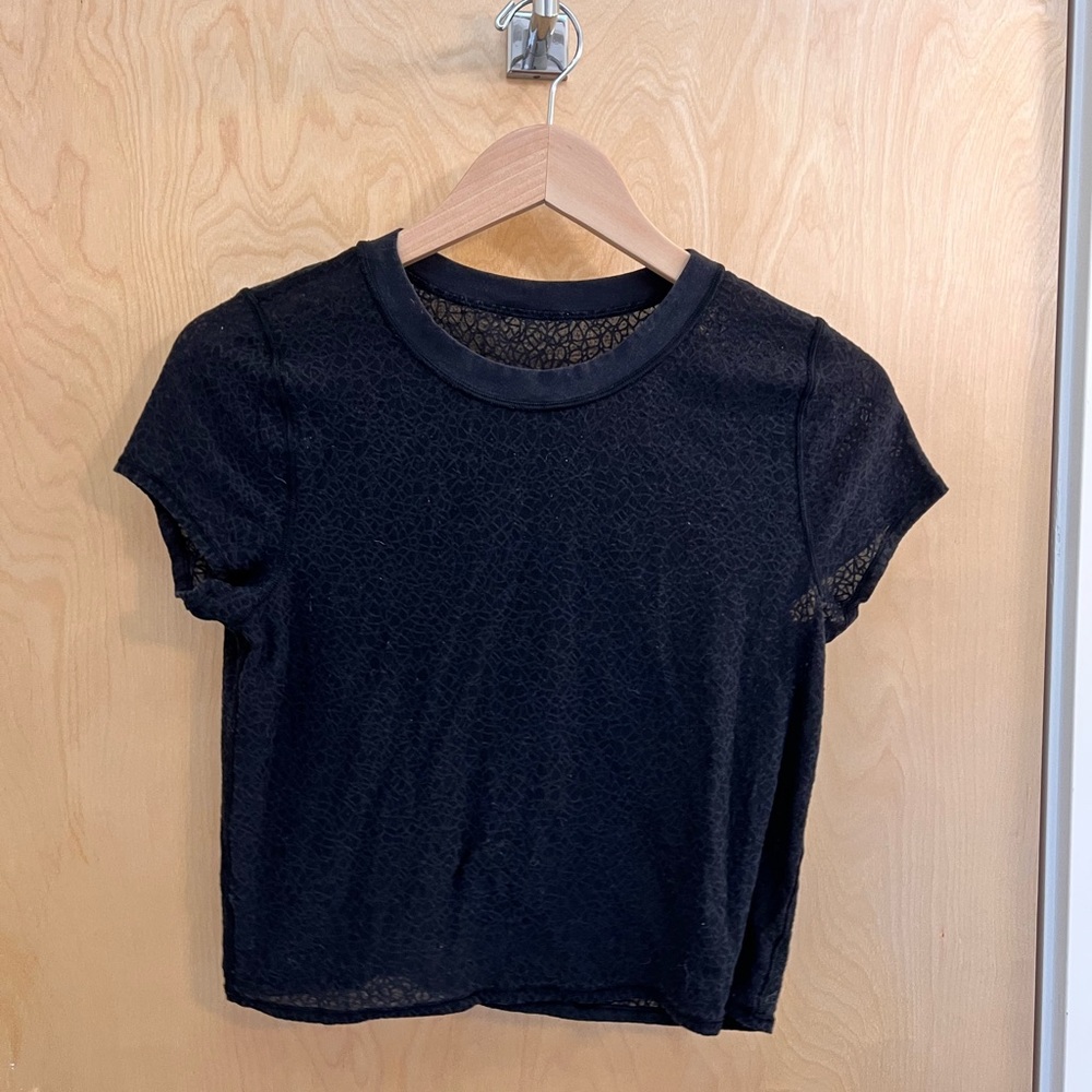 Black cropped short sleeve lululemon activewear top. Size 6.